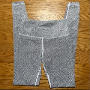 ZYIA Women’s Black and White patterned Leggings Size 2